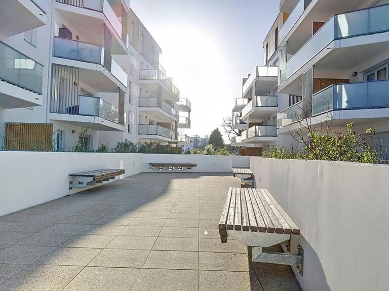 Appartement neuf de 45 m², livré en 2024 et jamais occupé, avec terrasse e11 m2, situé dans un quartier résidentiel récent à seulement 500 m du centre-ville de Lorient et à 4 minutes à pied de la gare TGV — photo 1