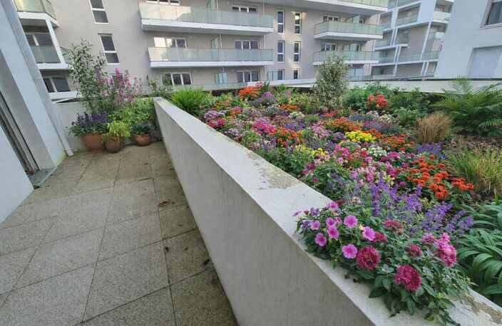 Appartement neuf de 45 m², livré en 2024 et jamais occupé, avec terrasse e11 m2, situé dans un quartier résidentiel récent à seulement 500 m du centre-ville de Lorient et à 4 minutes à pied de la gare TGV — photo 4