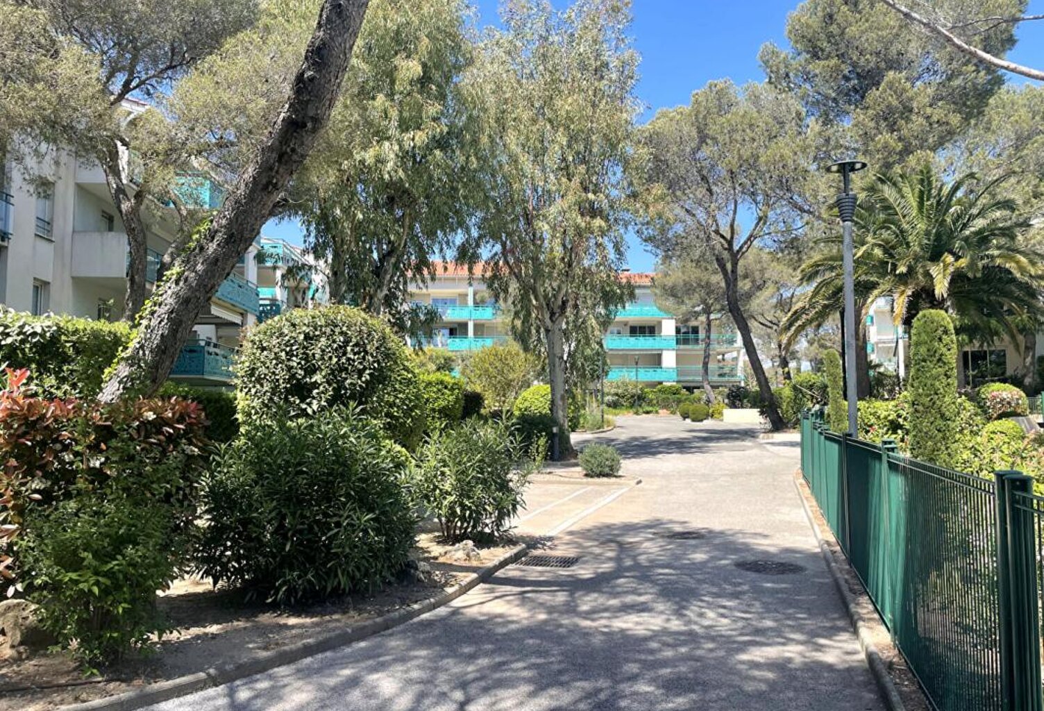 À VENDRE, Élégant F2 avec grande terrasse , Résidence de standing — photo 1