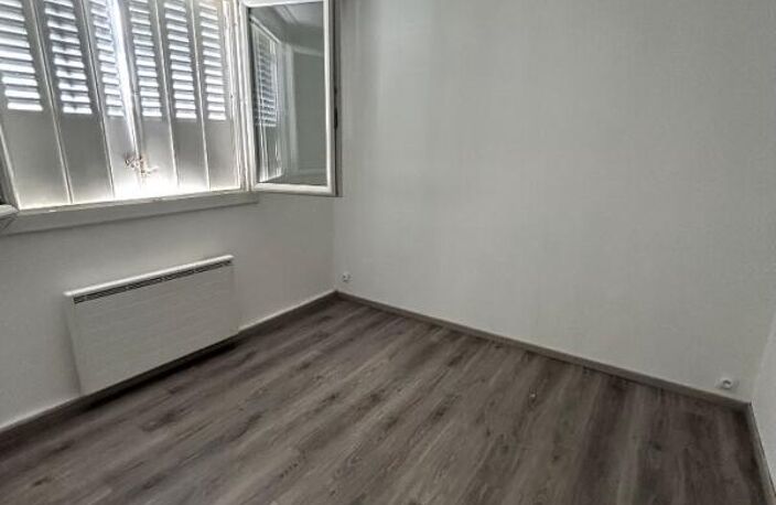 À vendre T4 lumineux au dernier étage, proche centre-ville et commerces — photo 4