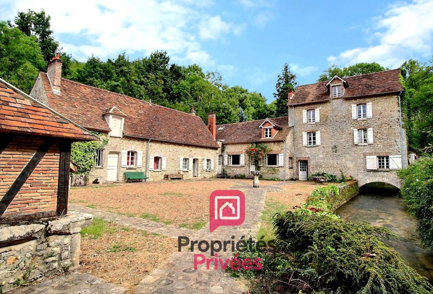 A 30 mn de FONTAINEBLEAU et 1h de PARIS - A VENDRE  ANCIEN MOULIN - EXCEPTIONNEL CLOS GATINAIS EN PIERRE, DEPENDANCES SUR 12 HECTARES — photo 1