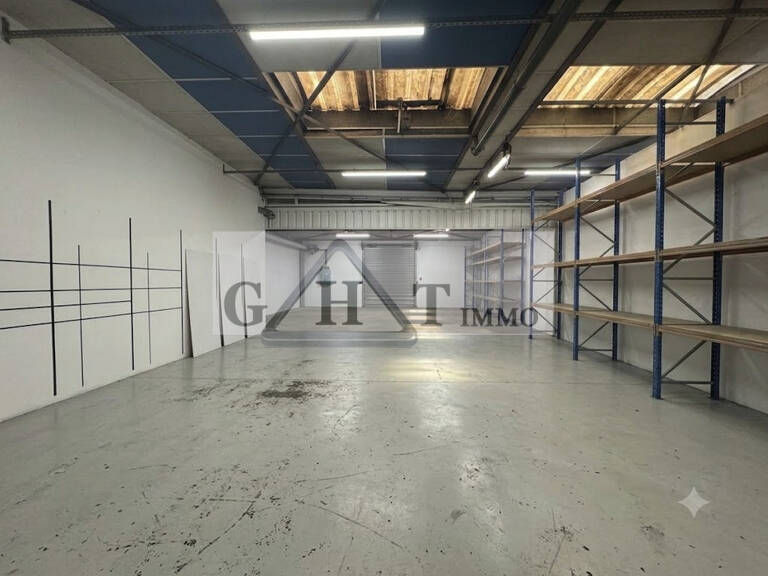 Local d'activités à vendre PANTIN 1300M2 — photo 1