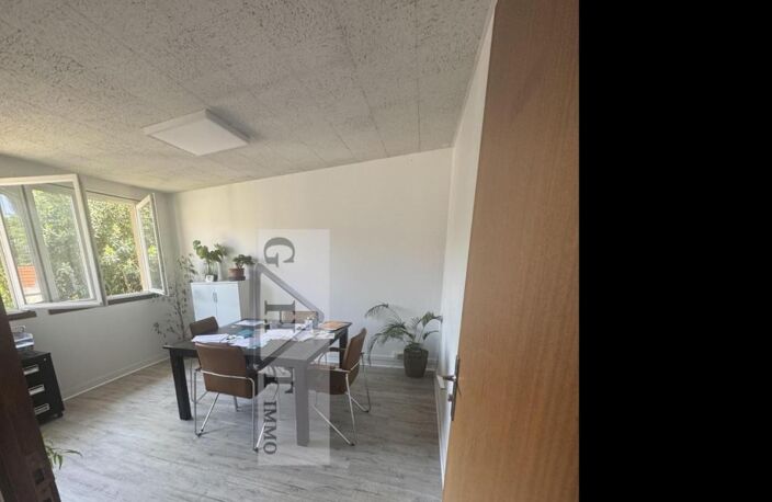 ENTREPÔT/BUREAUX CHAMPIGNY — photo 4