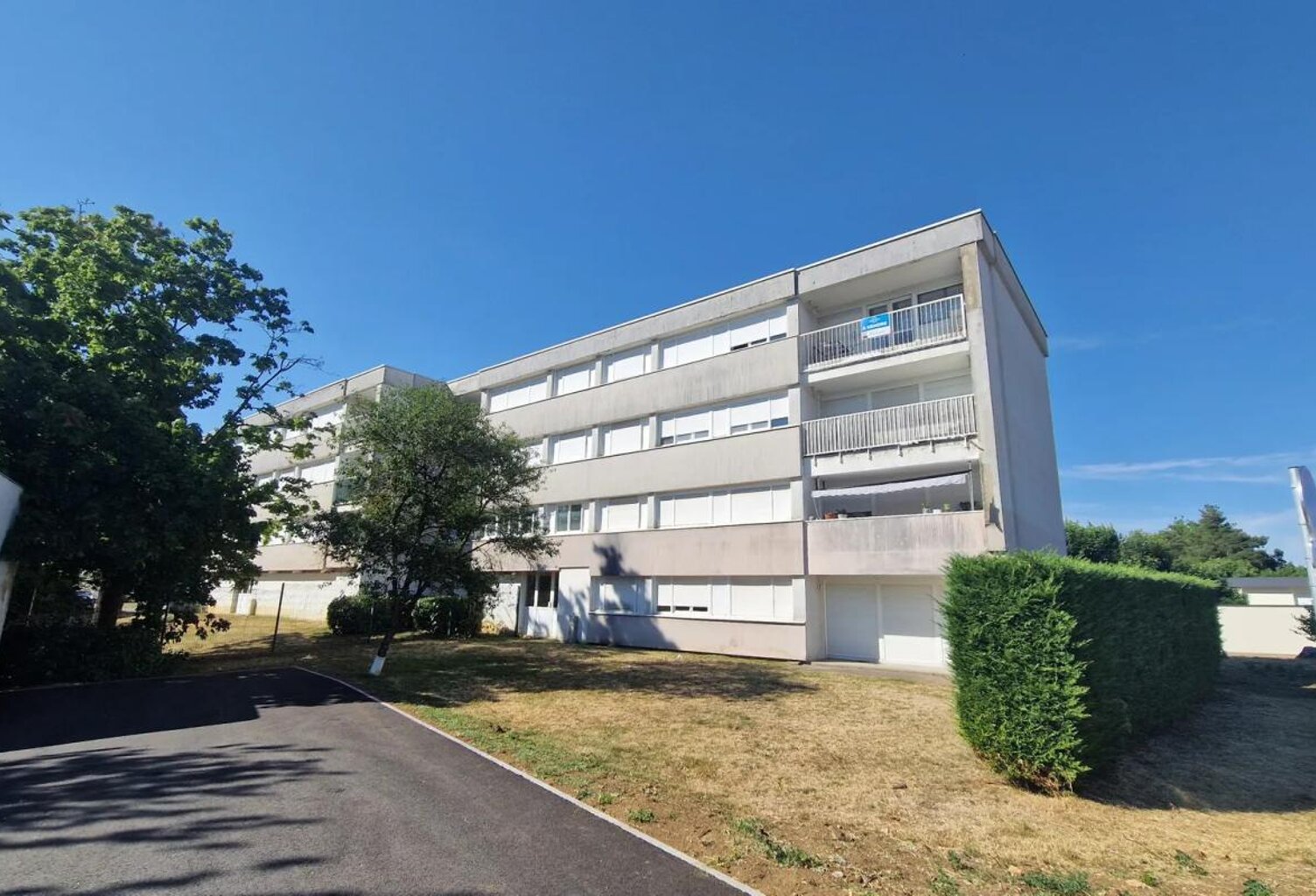 Appartement F5 de 93 M2 au 3ème et dernier étage — photo 1