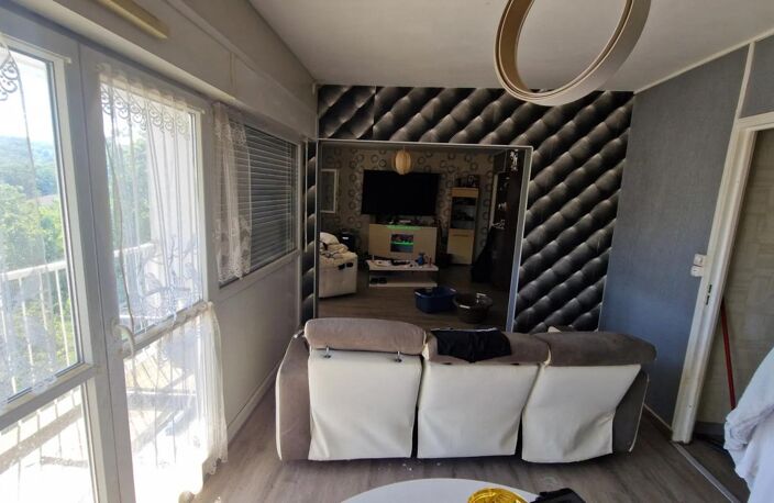 Appartement F5 de 93 M2 au 3ème et dernier étage — photo 4