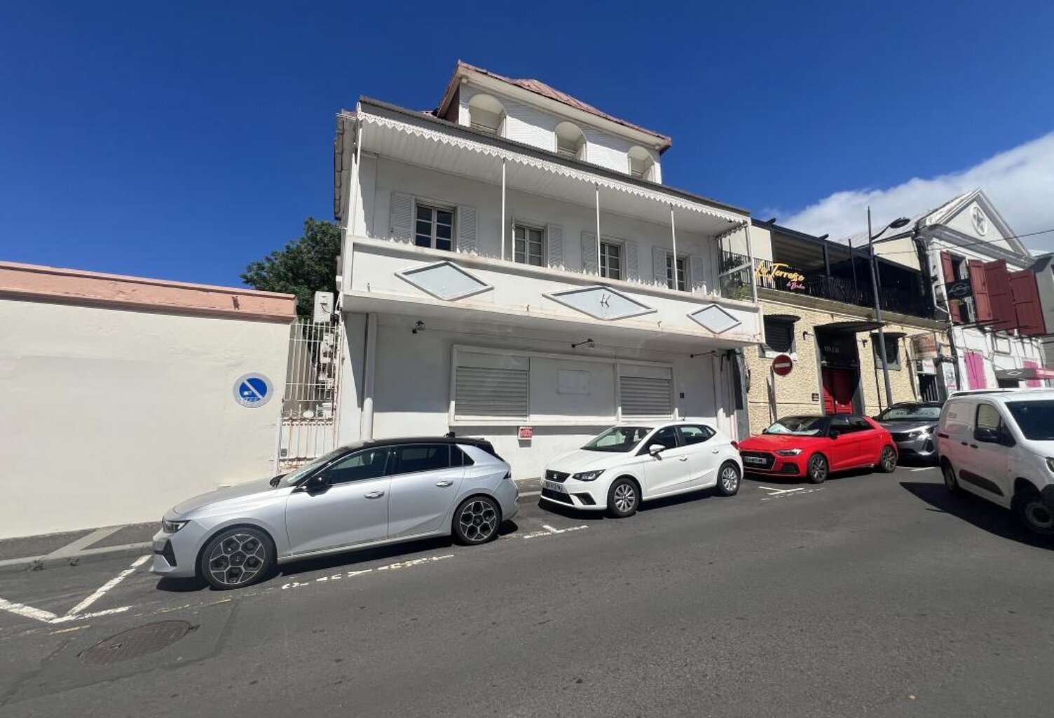 Immeuble de bureau 300m² à louer - Saint Denis — photo 1