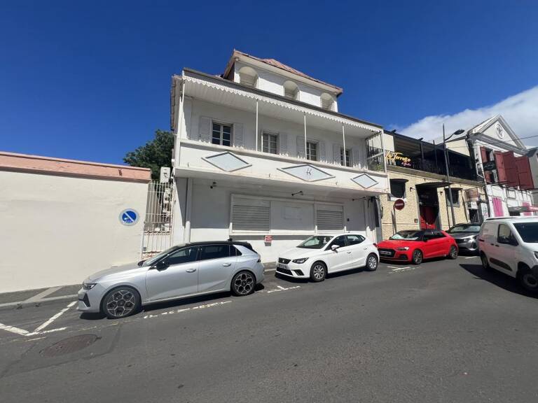 Immeuble de bureau 300m² à louer - Saint Denis — photo 1