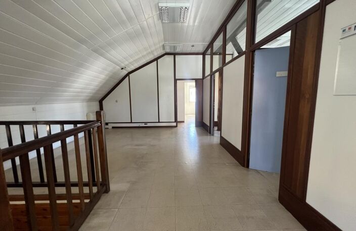 Immeuble de bureau 300m² à louer - Saint Denis — photo 3