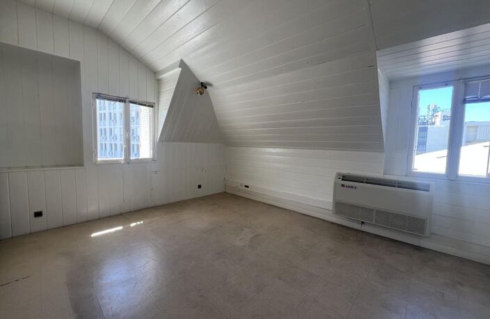 Immeuble de bureau 300m² à louer - Saint Denis — photo 4
