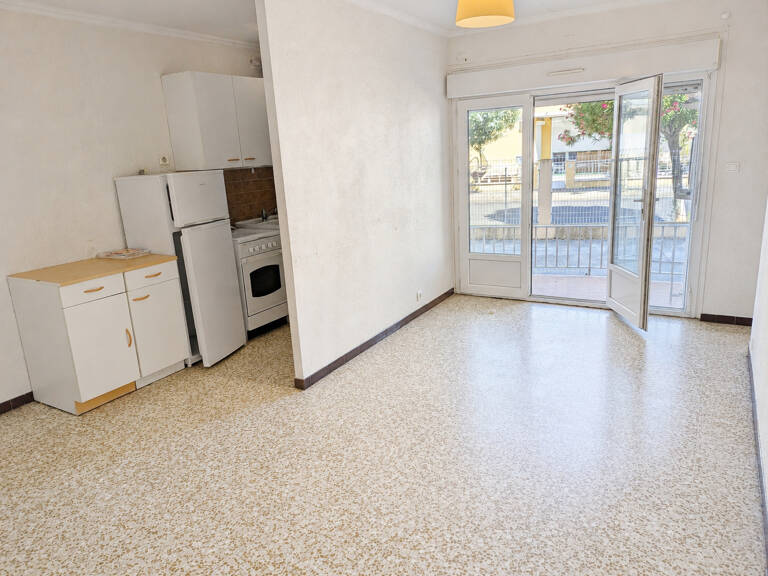 Grand appartement à rénover de type P3 en rez-de-chaussée — photo 1