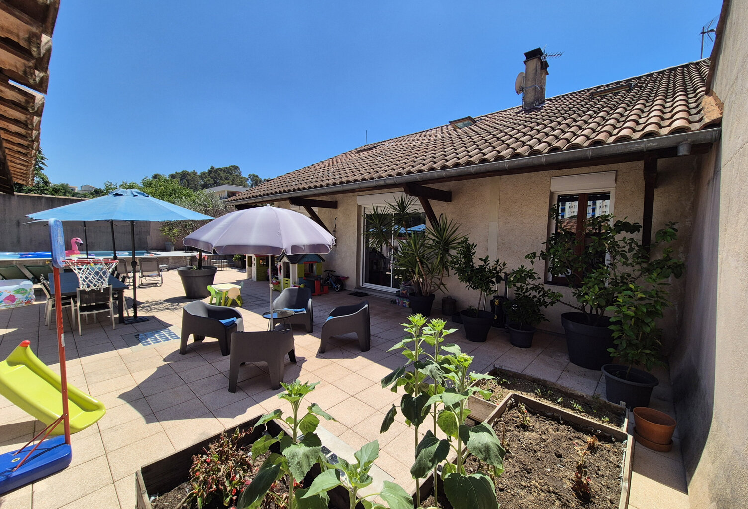 Maison de ville 150 m2 avec piscine grand garage — photo 1