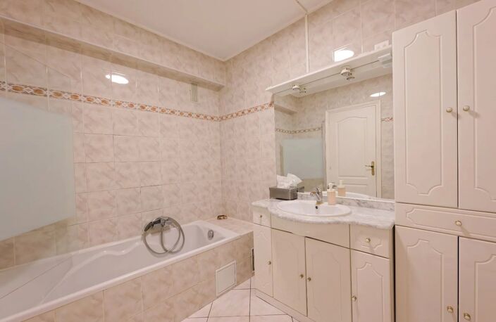 3P NICE OUEST - GARAGE — photo 5