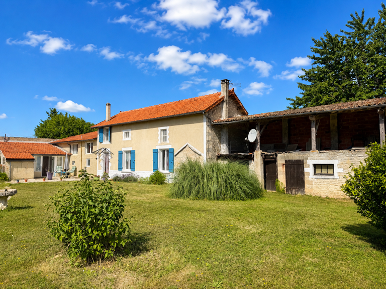 Maison de caractère à Bessé — photo 1