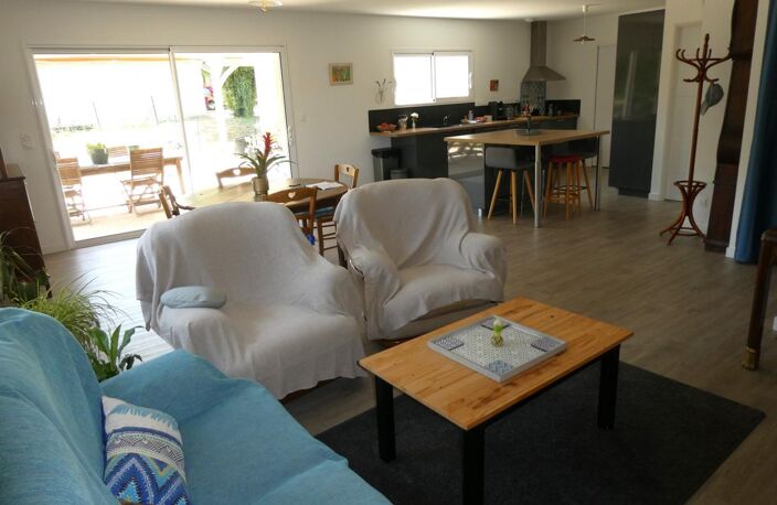 A vendre SAINT-MICHEL-LOUBÉJOU 46130 villa de plain-pied 4 pièces 3 chambres avec garage, carport et grand terrain. — photo 4