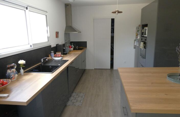 A vendre SAINT-MICHEL-LOUBÉJOU 46130 villa de plain-pied 4 pièces 3 chambres avec garage, carport et grand terrain. — photo 5