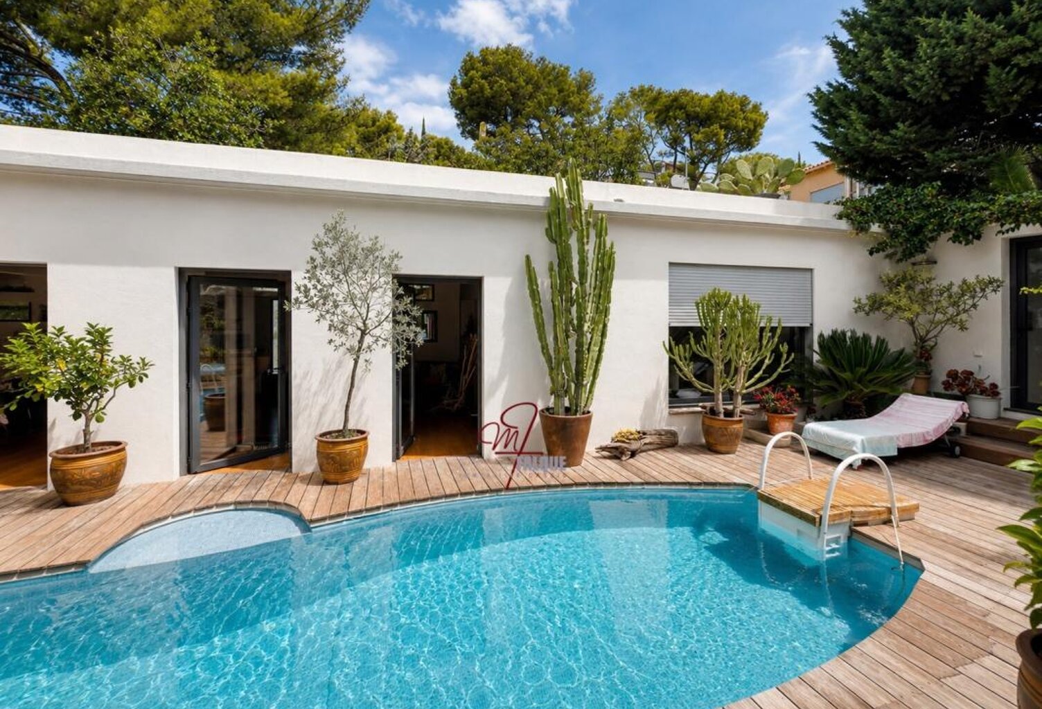 Villa — photo 1
