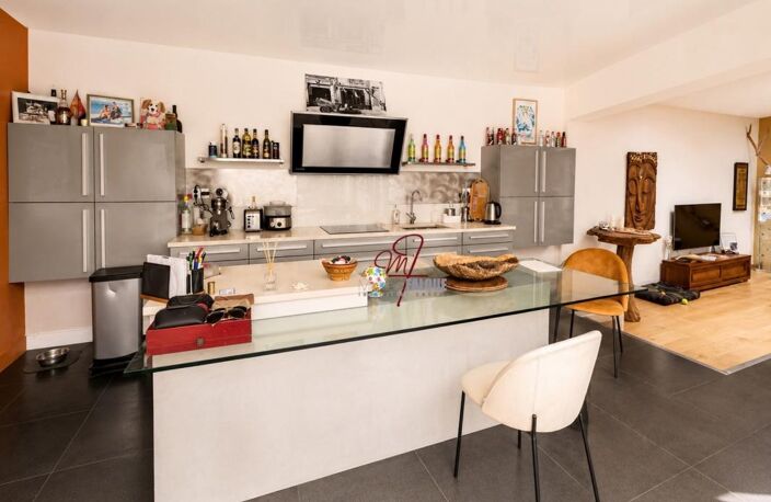 Villa — photo 2
