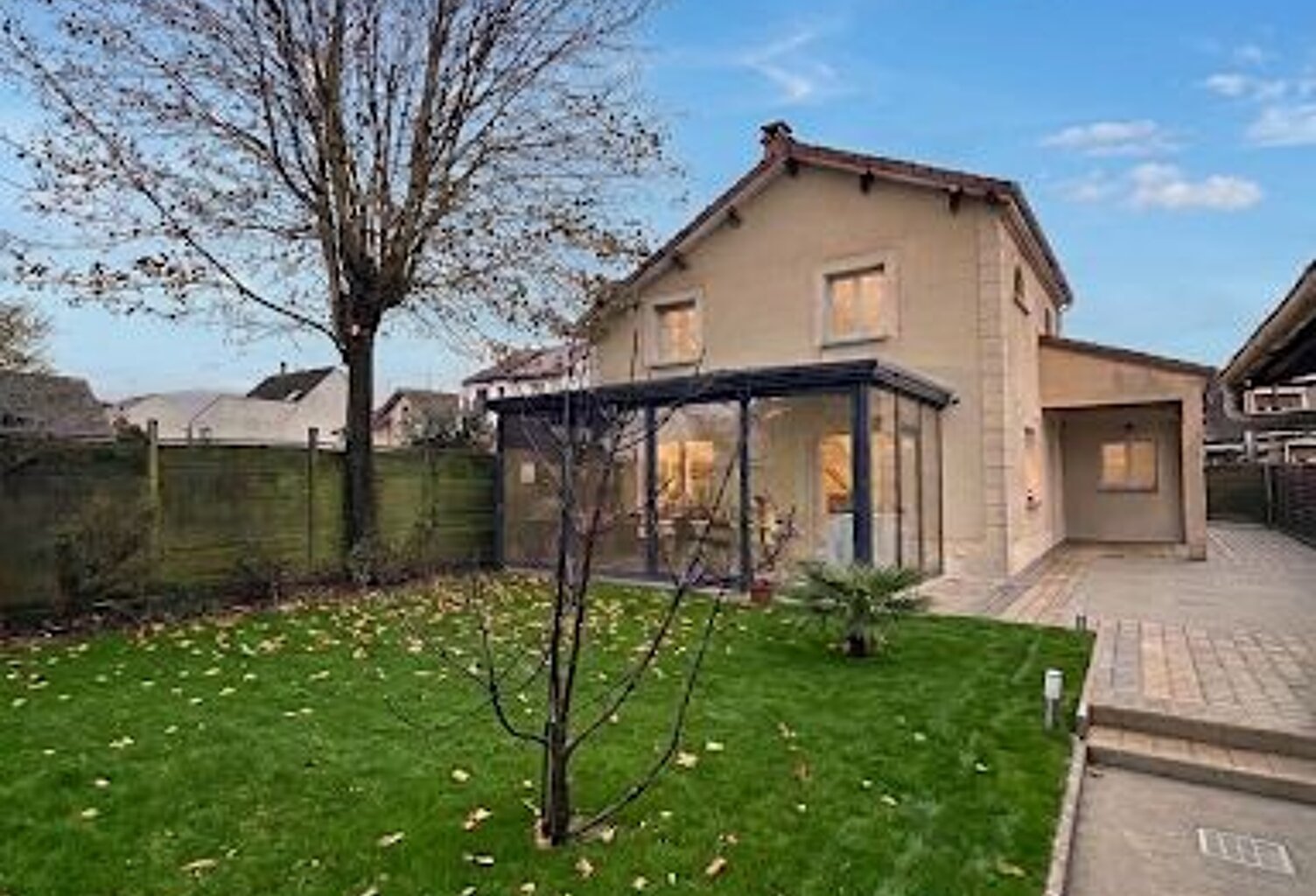Maison À Vendre alliant modernité et charme de l'ancien — photo 1