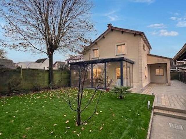 Maison À Vendre alliant modernité et charme de l'ancien — photo du bien