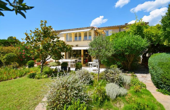 UZES: Maison  sur jardin 3300 m² constructible — photo 2