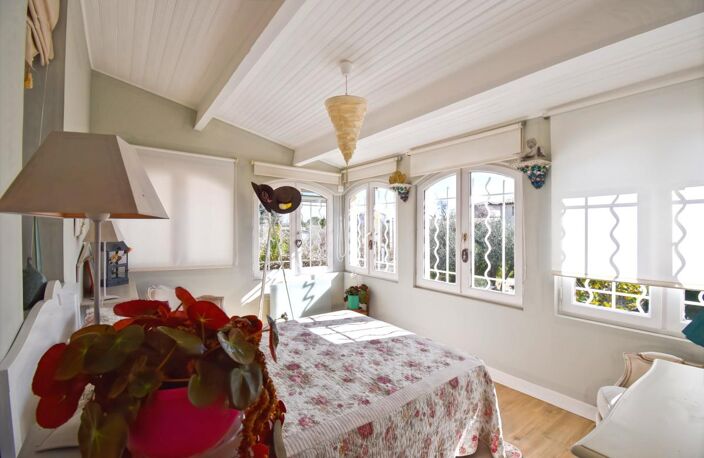 UZES: Maison  sur jardin 3300 m² constructible — photo 5