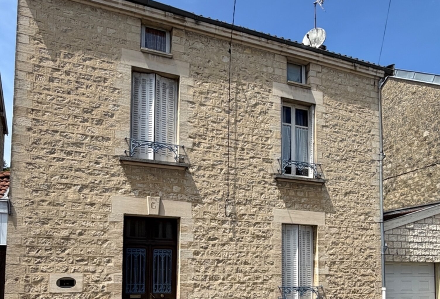 HYPER CENTRE - MAISON 3 CHAMBRES AVEC GARAGE ET JARDIN — photo 1
