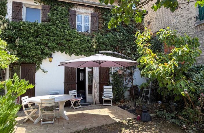 HYPER CENTRE - MAISON 3 CHAMBRES AVEC GARAGE ET JARDIN — photo 2
