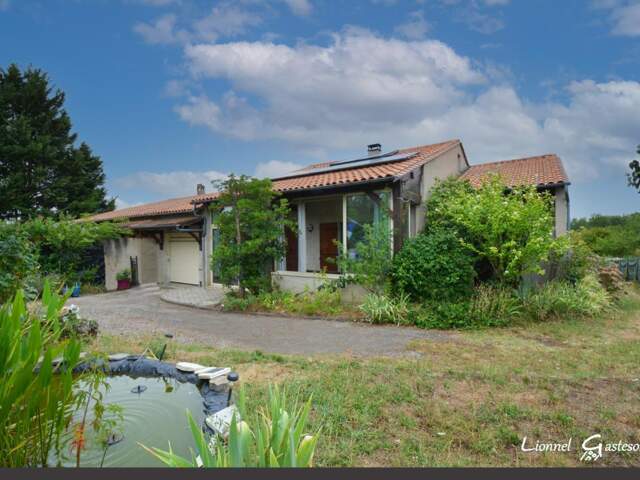 Maison à vendre de plain pieds 2/3 chambres sur la communes de Vélines en Dordogne (24) — photo du bien