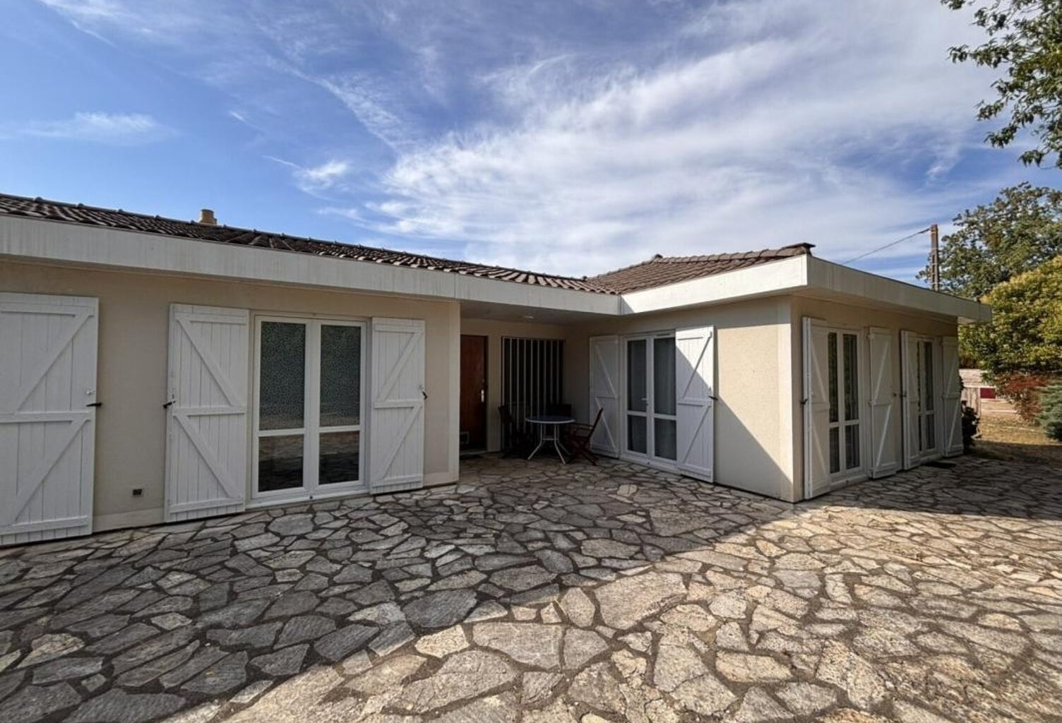 Maison familiale 217 m² de plain-pied – 5 chambres – piscine – terrain 1 845 m² – Antran — photo 1