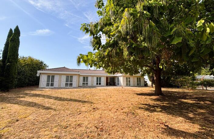 Maison familiale 217 m² de plain-pied – 5 chambres – piscine – terrain 1 845 m² – Antran — photo 2