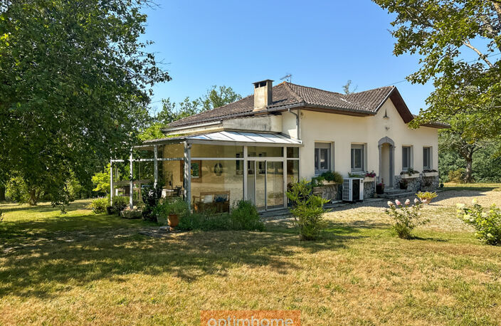 Maison rénovée pleine de charme et de caractère sur son parc boisé d'environ 3 hectares — photo 2