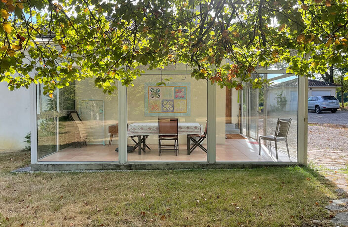 Maison rénovée pleine de charme et de caractère sur son parc boisé d'environ 3 hectares — photo 3