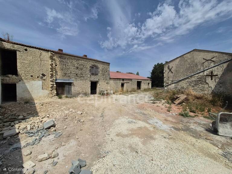 Grange à rénover PUYRAVAULT — photo 1