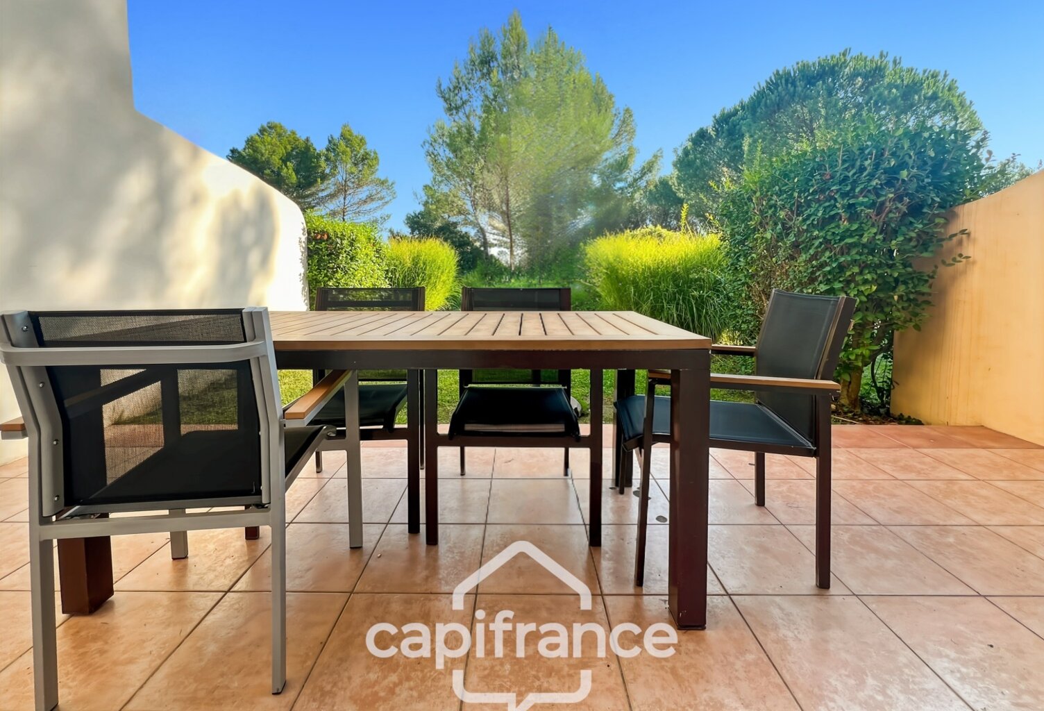 Charmant Bastidon dans le Domaine du Golf de Pont Royal, 45 m2 habitable, ravalé, avec jardin privatif, élevé d'un étage, 2 chambres,  terrasse, calme et nature — photo 1