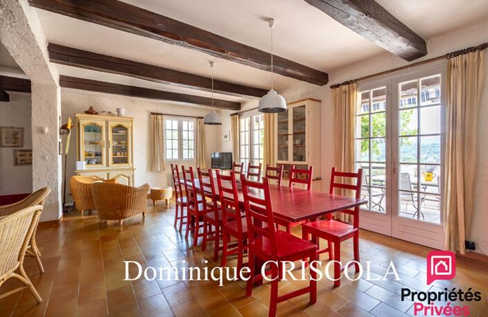 Rare propriété avec vue panoramique dans quartier recherché — photo 3