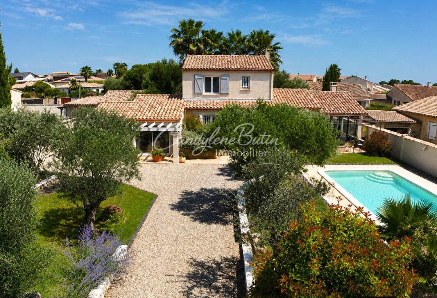 Belle propriété avec double garage piscine — photo 1