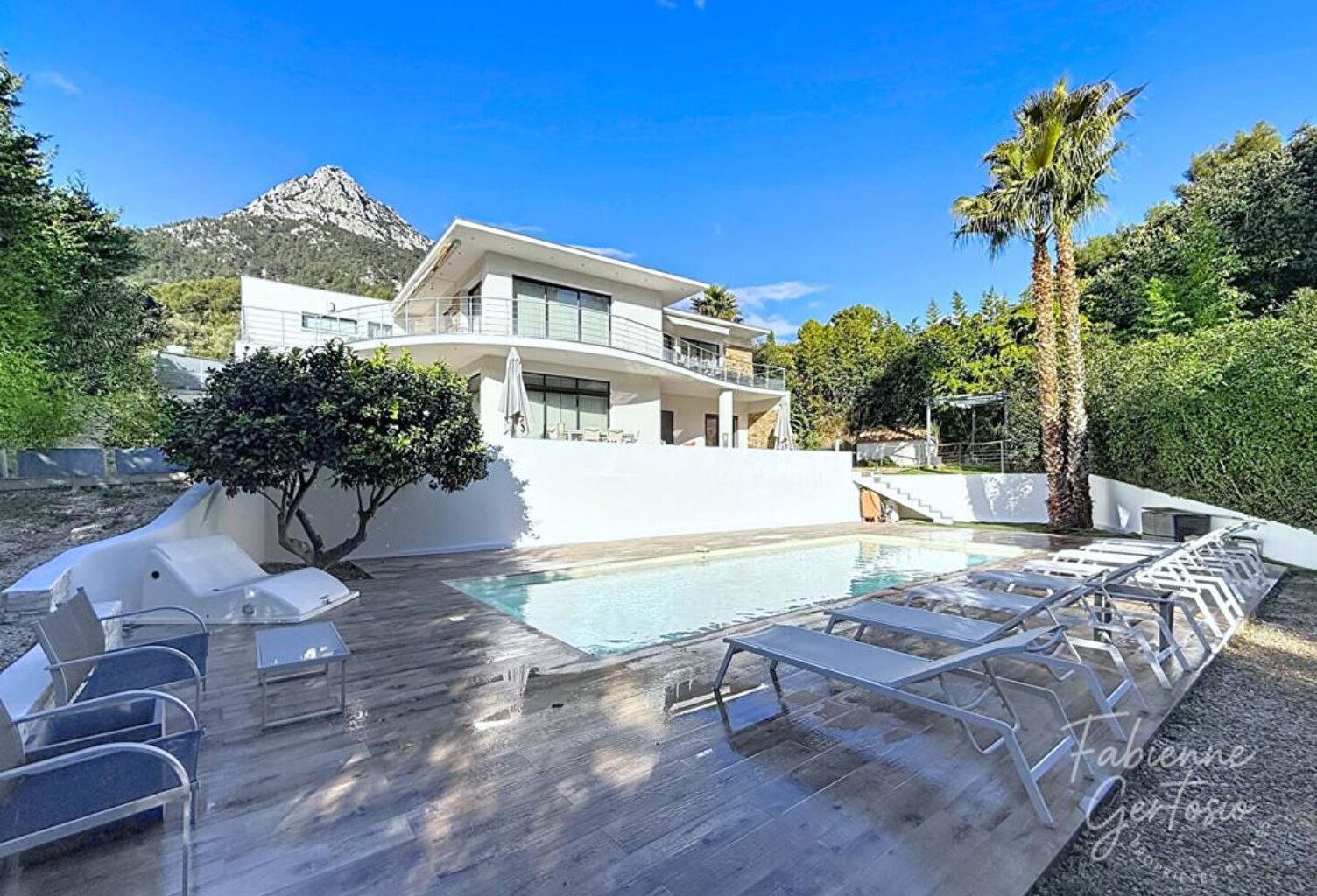 La Valette-du-Var ! Maison contemporaine de 240 m2 sur 2194 m2 de terrain — photo 1