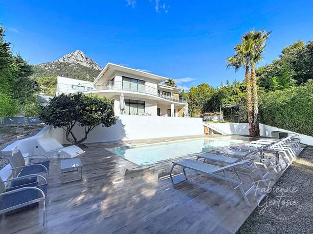 La Valette-du-Var ! Maison contemporaine de 240 m2 sur 2194 m2 de terrain — photo du bien