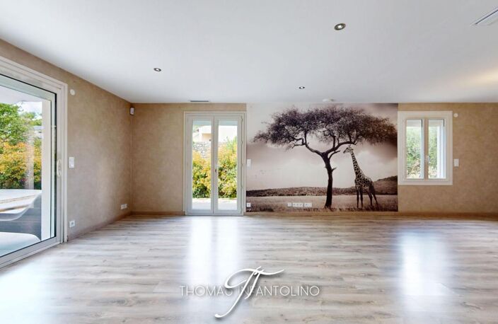 EN EXCLUSIVITE - PLAIN PIED - 3 CHAMBRES - CLIMATISATION GAINABLE - PISCINE - GARAGE — photo 2