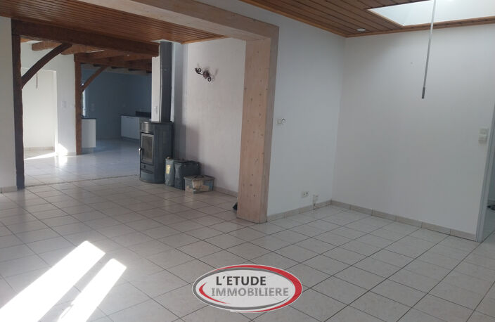 Ste Pazanne : Plain pied 135 m2, 3 chs, 1 bureau, double gar — photo 2