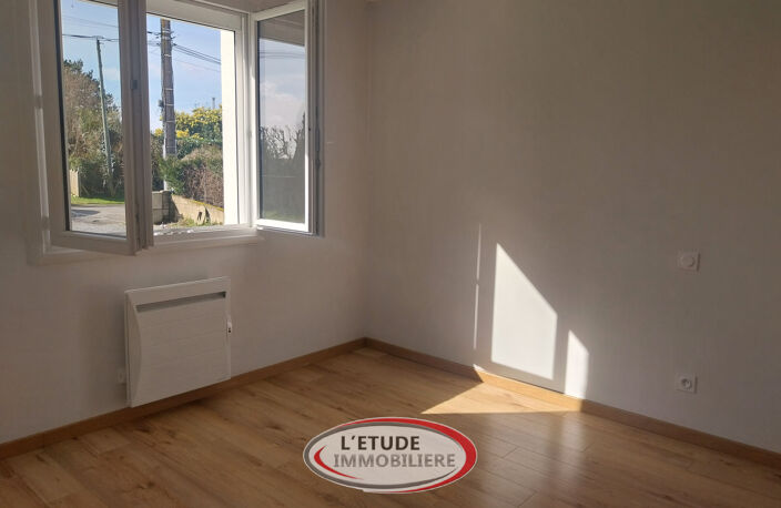 Ste Pazanne : Plain pied 135 m2, 3 chs, 1 bureau, double gar — photo 5