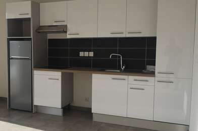 Appartement 3 pièces 976 €