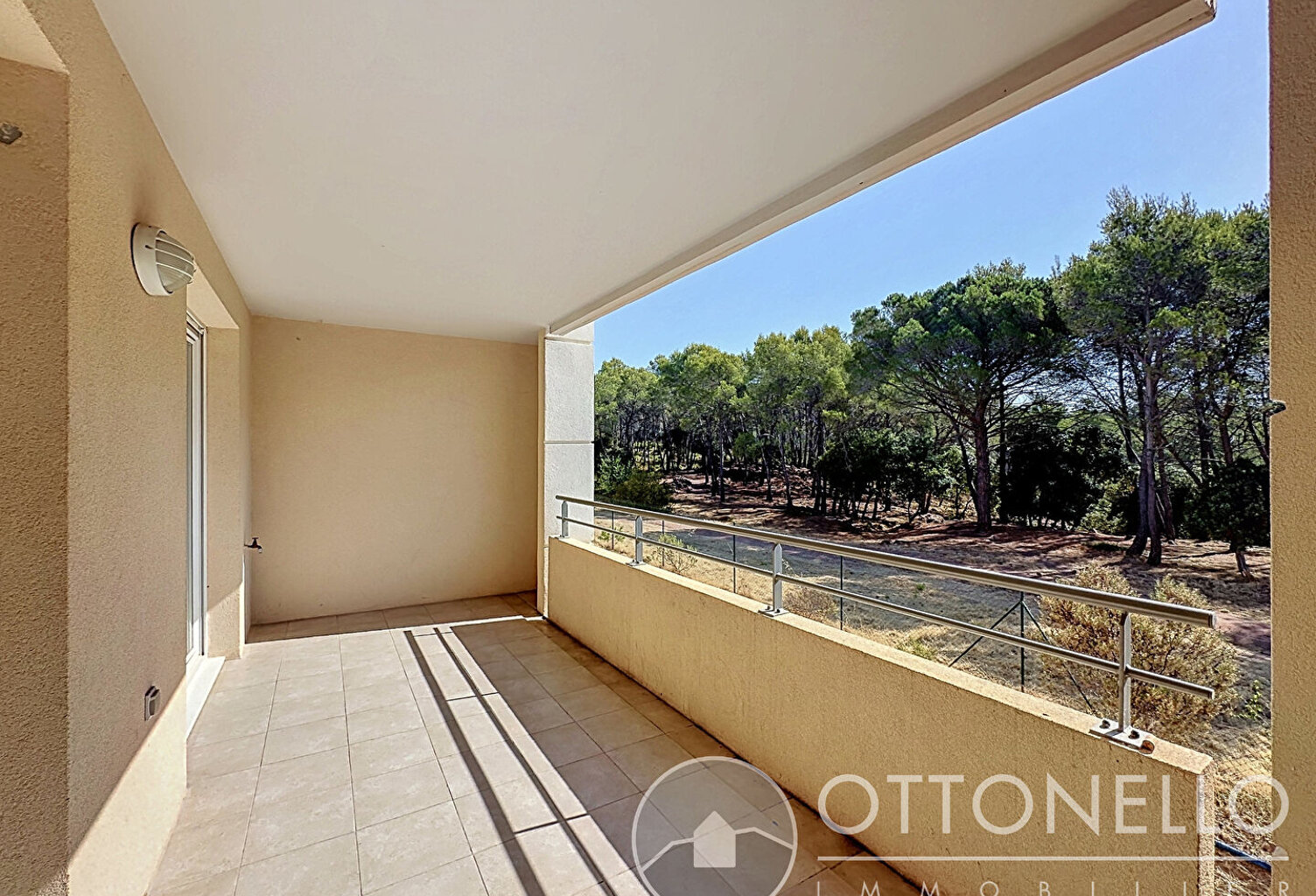 Appartement Roquebrune Sur Argens 2 pièces 40 m2 avec terrasse et deux parkings — photo 1