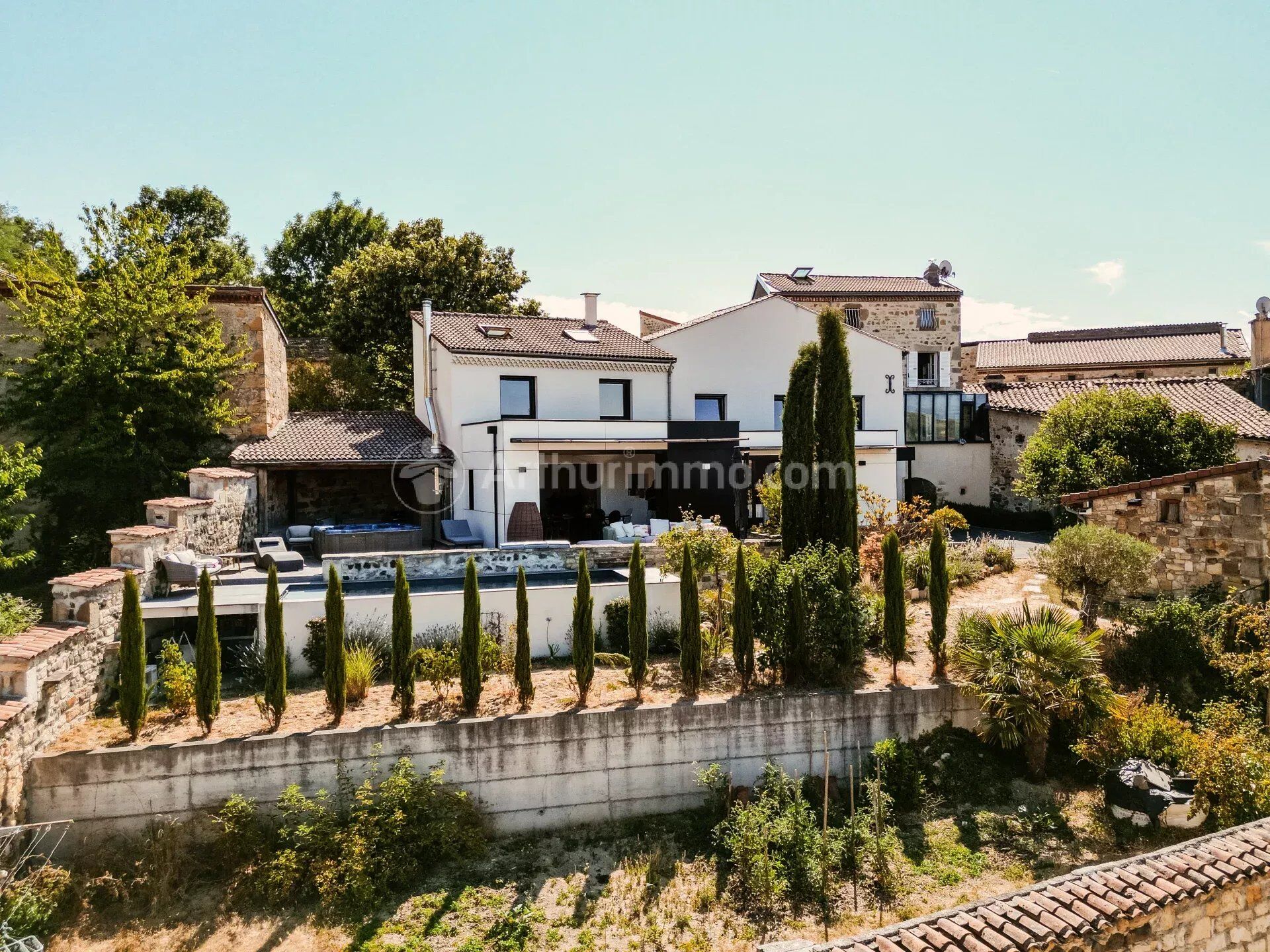 Maison 290 m² · à Manglieu · 290 m² · 718 000 €