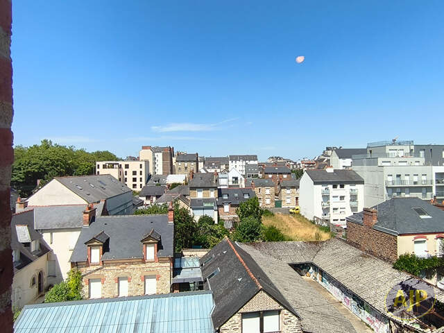 RENNES  CENTRE T2 parking dernier étage  35.97m² — photo du bien