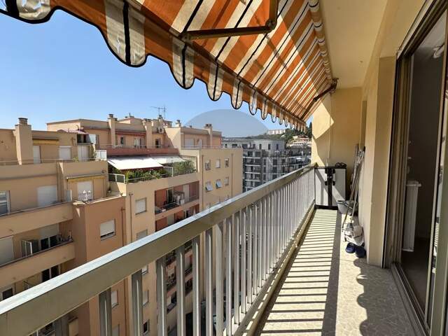 MENTON GARE ROUTIERE: SPACIEUX DEUX PIECES ETAGE ELEVE + CAVE — photo du bien