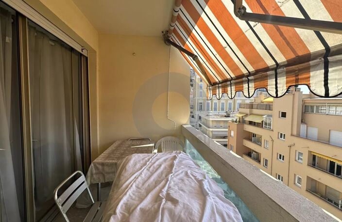 MENTON GARE ROUTIERE: SPACIEUX DEUX PIECES ETAGE ELEVE + CAVE — photo 2