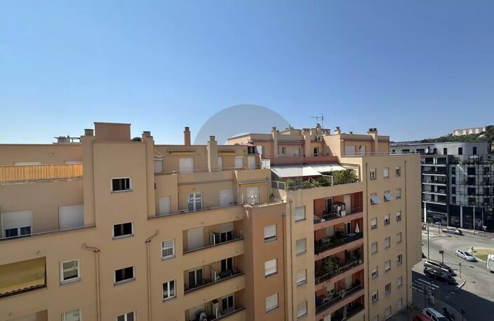MENTON GARE ROUTIERE: SPACIEUX DEUX PIECES ETAGE ELEVE + CAVE — photo 3