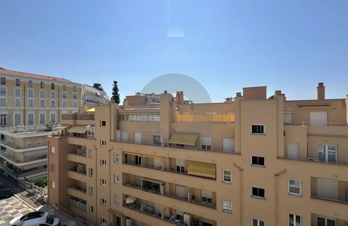MENTON GARE ROUTIERE: SPACIEUX DEUX PIECES ETAGE ELEVE + CAVE — photo 4