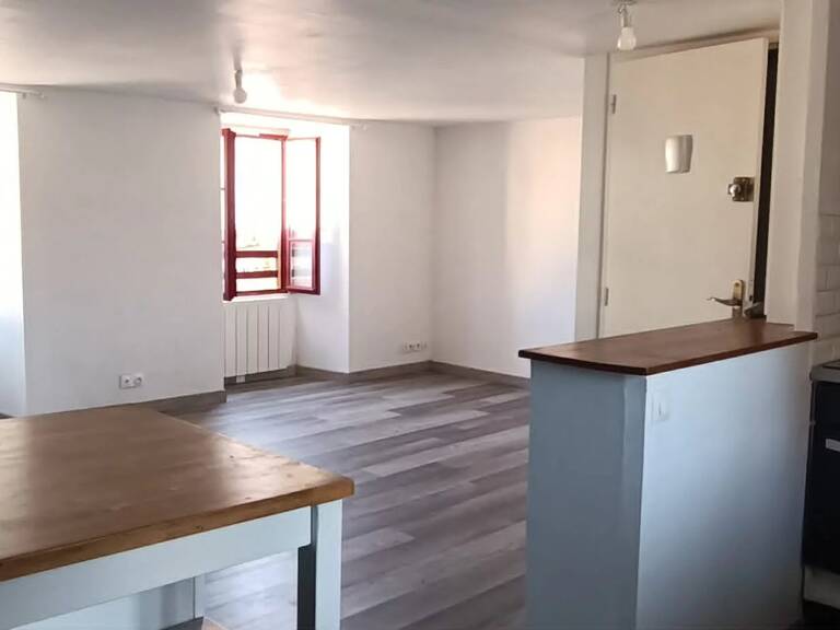 AMBON - APPARTEMENT 2 CHAMBRES - SUR LA PLACE DU VILLAGE — photo 1